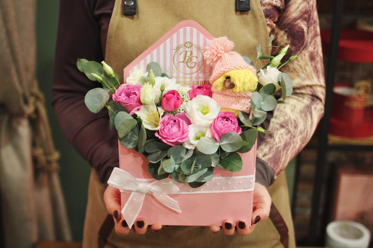 Розовый конверт с цветами